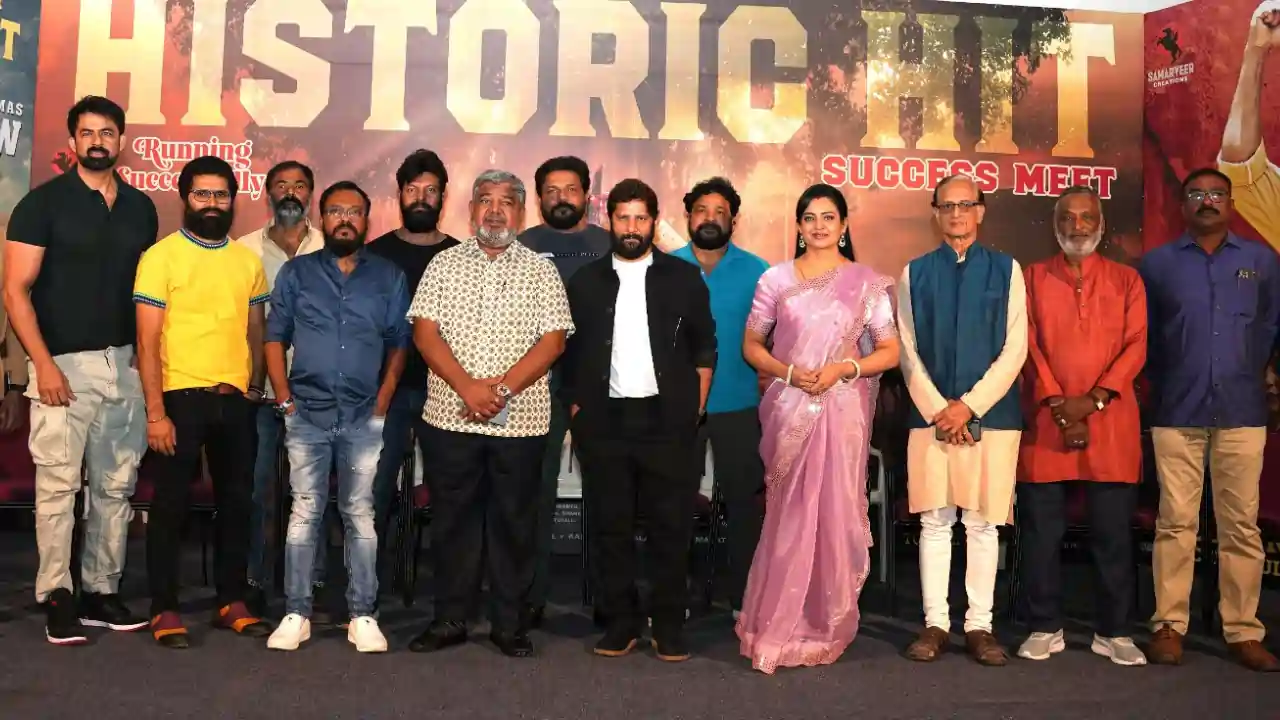 https://www.mobilemasala.com/cinema/Film-made-for-the-future-of-future-generations-Rajakar-Producer-Guduru-Narayana-Reddy-in-historical-hit-success-meet-tl-i226494